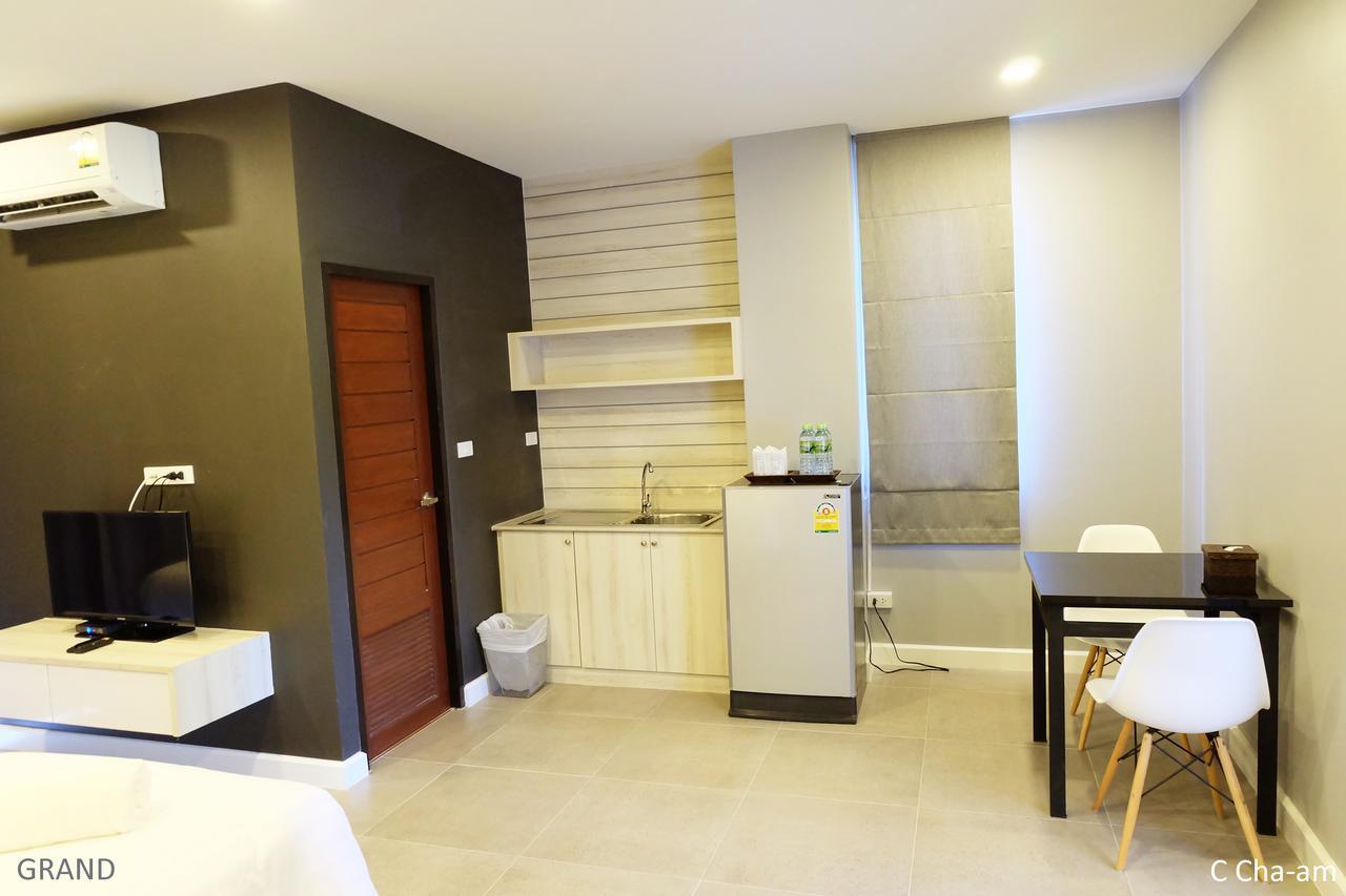C Cha-Am Hotel エクステリア 写真