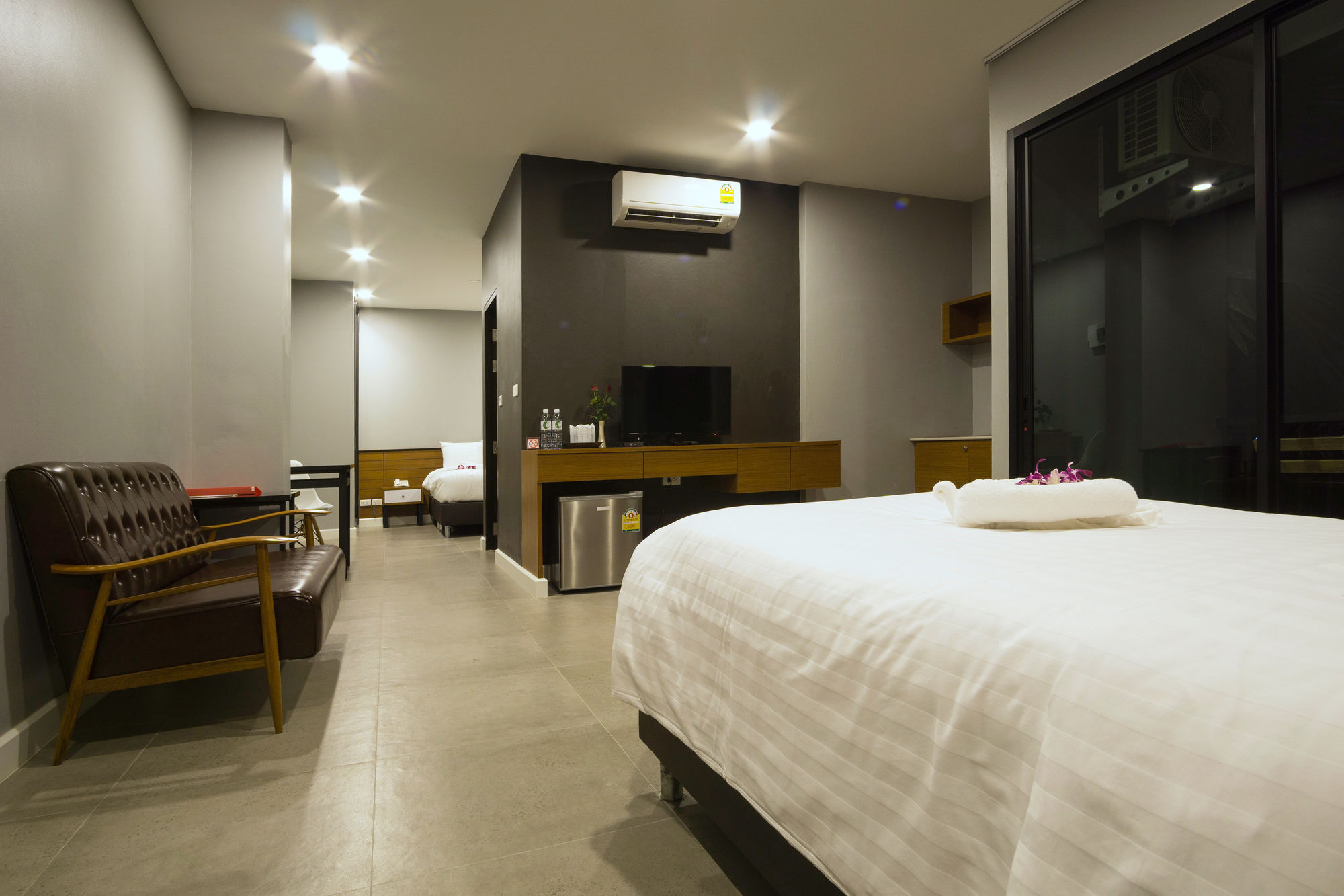 C Cha-Am Hotel エクステリア 写真